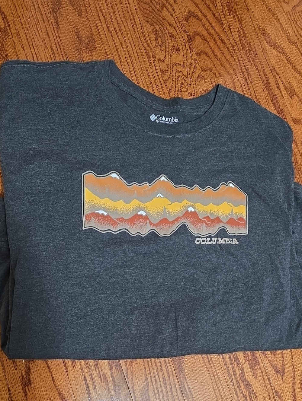 NWT Columbia Men's Charcoal Long-Sleeve Shirt with Sunset Mountain Graphic